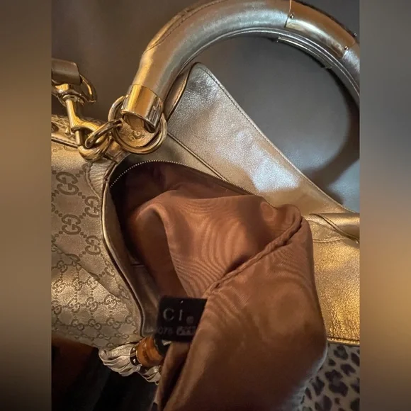 Gucci GG Signature Indy Large - Picture 14 of 16